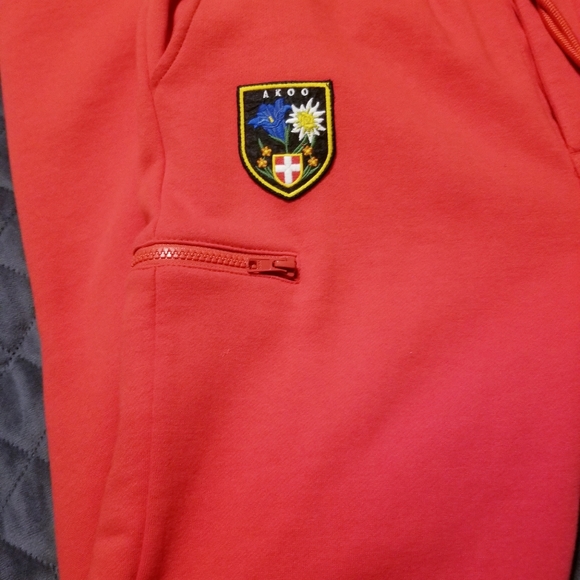 Akoo - Picture 8 of 9